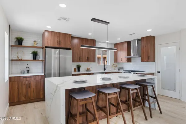 934 E CAVALIER Drive, Phoenix, AZ 85014