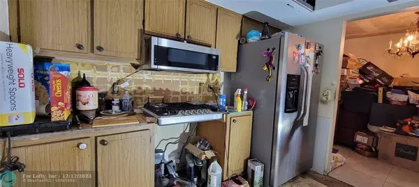 9341 NW 26th St, Sunrise, FL 33322