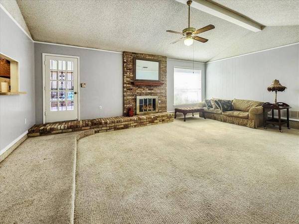 5804 Little Pond Court, Arlington, TX 76016