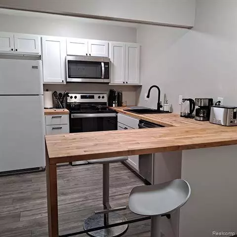 1450 ANN ARBOR Road W 20, Plymouth, MI 48170