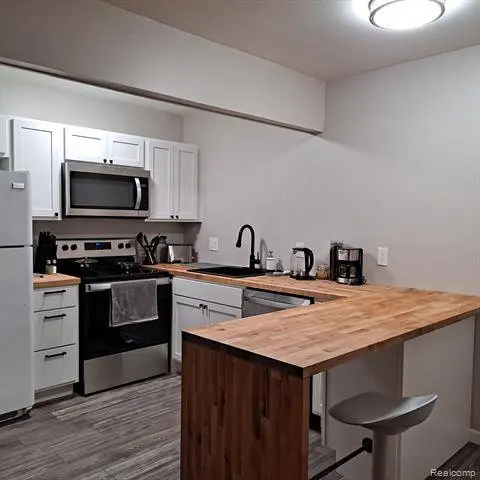 1450 ANN ARBOR Road W 20, Plymouth, MI 48170