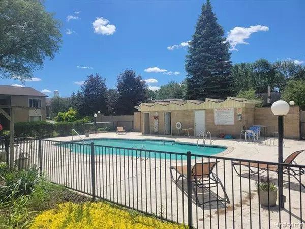 1450 ANN ARBOR Road W 20, Plymouth, MI 48170