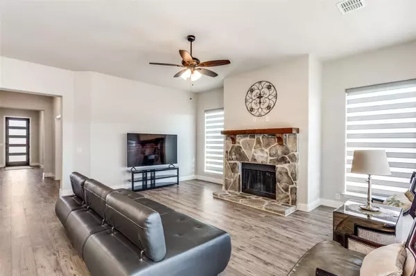 4737 Water Lily Lane, Fort Worth, TX 76036