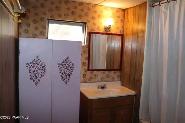 10621 W Break Away LN, Ash Fork, AZ 86320