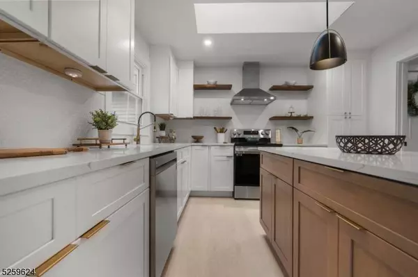 4 Ekes Court, Vernon Twp., NJ 07461