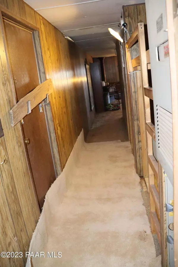 10621 W Break Away LN, Ash Fork, AZ 86320