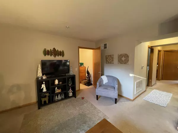 2824 Pleasant View Road #102, Middleton, WI 53562