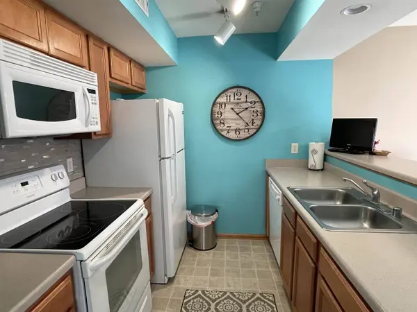 2824 Pleasant View Road #102, Middleton, WI 53562