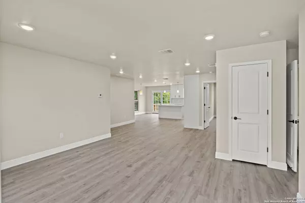 1007 POINSETTIA, San Antonio, TX 78202-2639