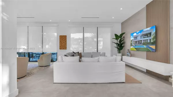 13185 Ortega Ln, North Miami, FL 33181