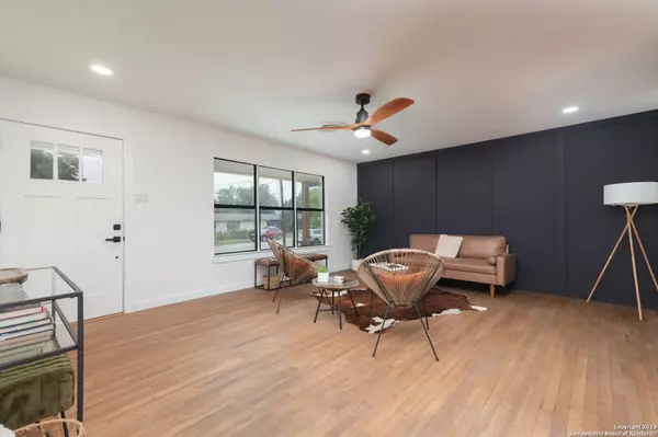 920 MERRIWEATHER ST, New Braunfels, TX 78130-5732