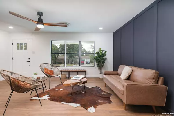 920 MERRIWEATHER ST, New Braunfels, TX 78130-5732