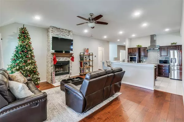 1530 Avenue F, Grand Prairie, TX 75051