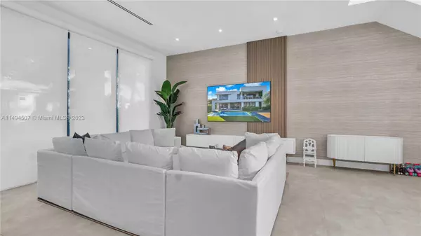 13185 Ortega Ln, North Miami, FL 33181