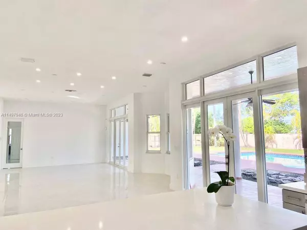 11899 SW 72nd Ter, Miami, FL 33183