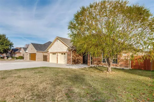 1530 Avenue F, Grand Prairie, TX 75051