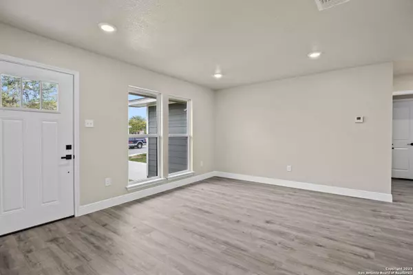 1007 POINSETTIA, San Antonio, TX 78202-2639