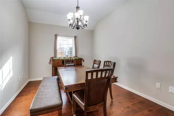 1530 Avenue F, Grand Prairie, TX 75051