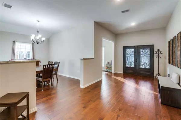 1530 Avenue F, Grand Prairie, TX 75051