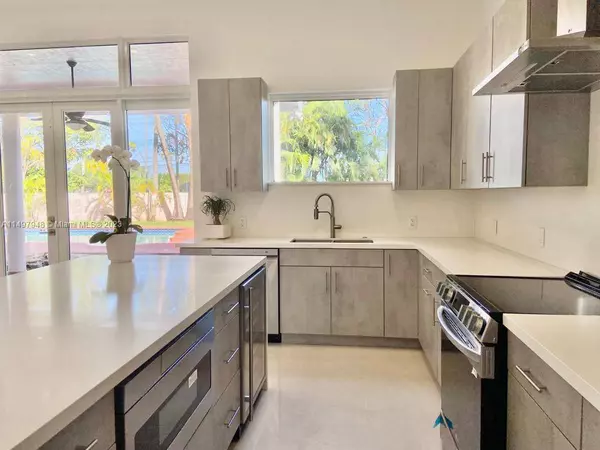 11899 SW 72nd Ter, Miami, FL 33183