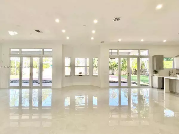 11899 SW 72nd Ter, Miami, FL 33183