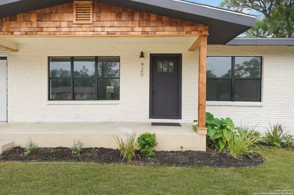 920 MERRIWEATHER ST, New Braunfels, TX 78130-5732