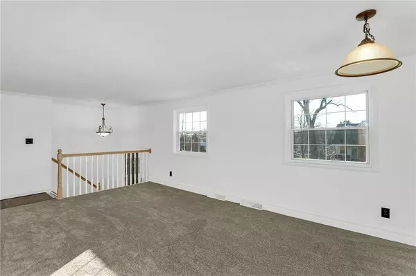 2700 Sapling St, Allison Park, PA 15101