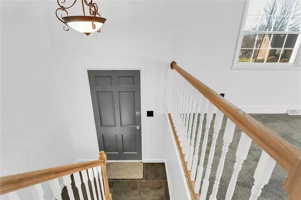 2700 Sapling St, Allison Park, PA 15101