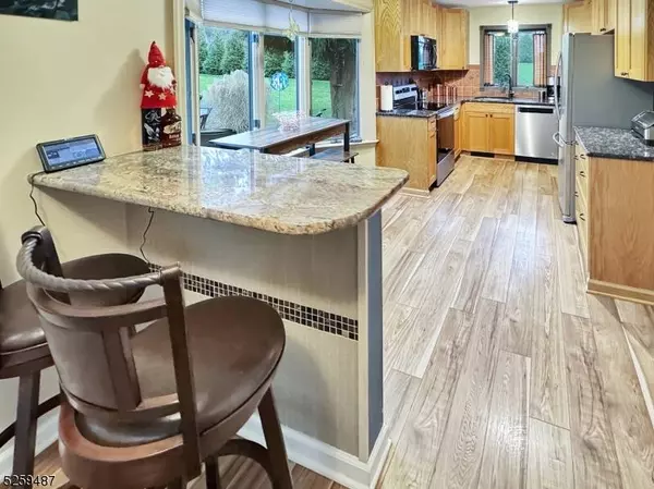 28 Anna Pl, Lopatcong Twp., NJ 08865