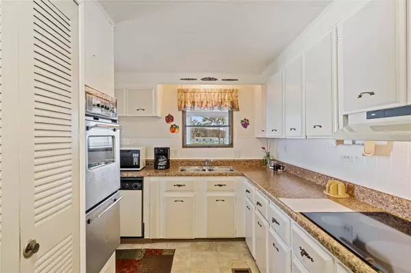 26 CLUB HOUSE DR, Eustis, FL 32726