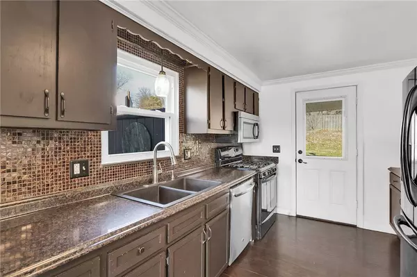 2700 Sapling St, Allison Park, PA 15101