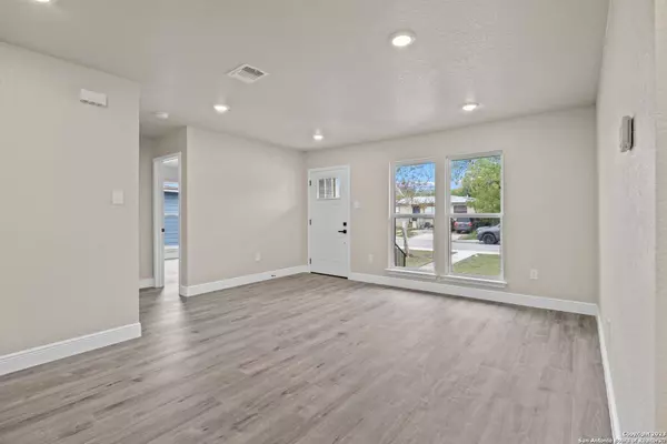 1007 POINSETTIA, San Antonio, TX 78202-2639