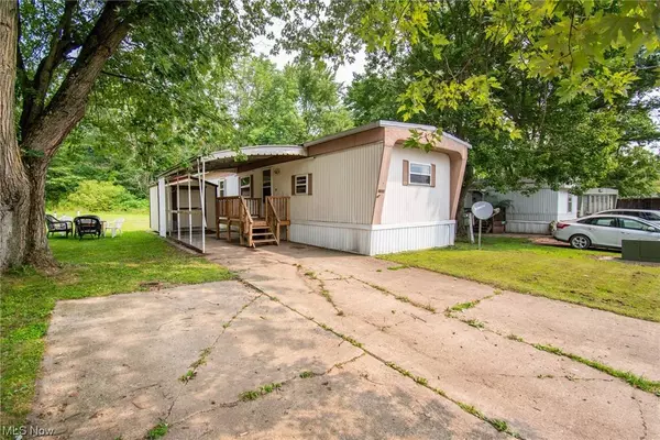 7443 Spillway DR #17, Lisbon, OH 44432