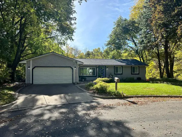 501 Parkside CIR, Burnsville, MN 55337