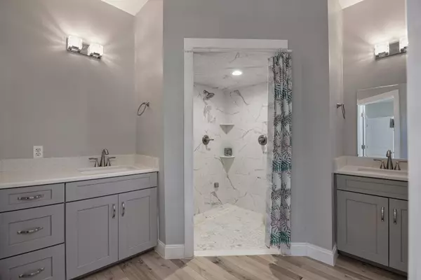 990 Ten Lake Drive, Defuniak Springs, FL 32433