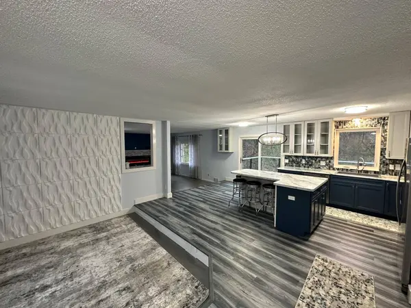 501 Parkside CIR, Burnsville, MN 55337