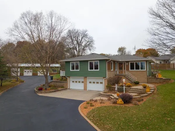 1551 N Dewey Avenue, Reedsburg, WI 53959