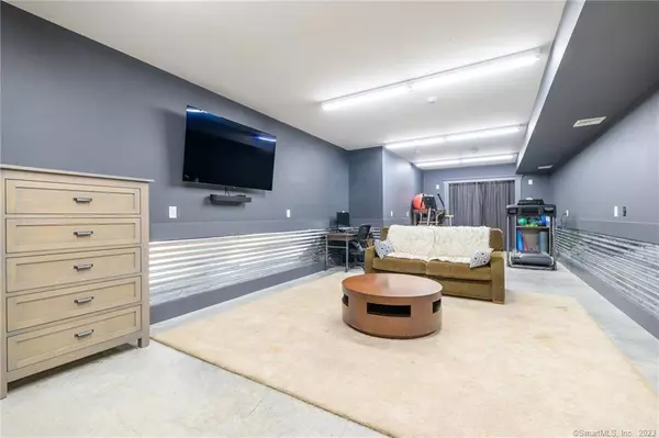 4 Long Wall Road, Redding, CT 06896