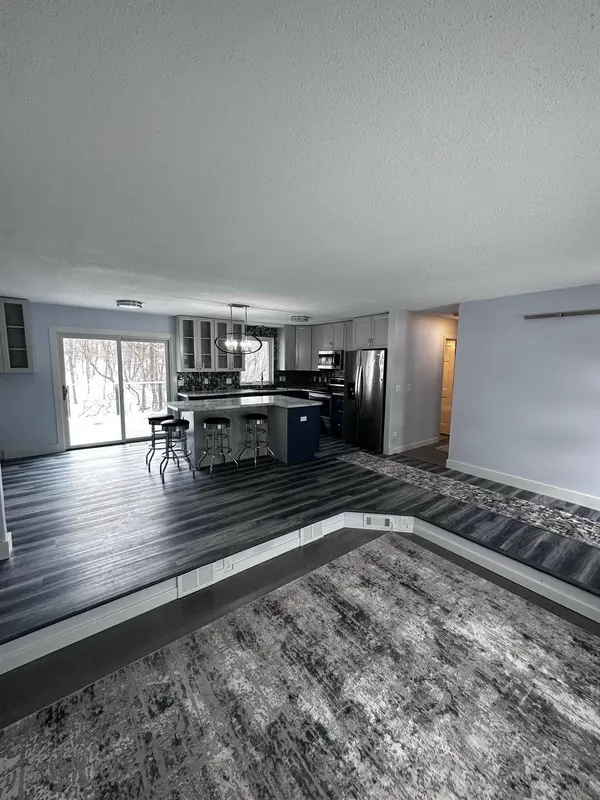 501 Parkside CIR, Burnsville, MN 55337