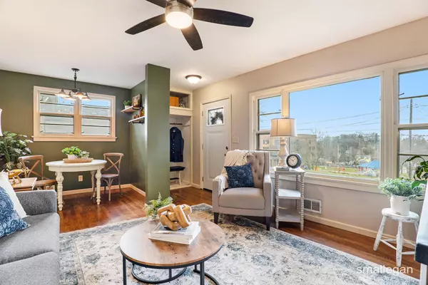 832 Emerald NE Avenue, Grand Rapids, MI 49503