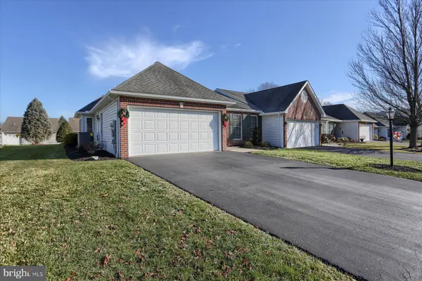44 BURWICK DR, Mechanicsburg, PA 17050