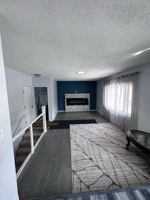 501 Parkside CIR, Burnsville, MN 55337