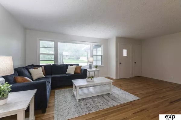 1721 S 116 Street, Omaha, NE 68144