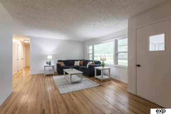 1721 S 116 Street, Omaha, NE 68144