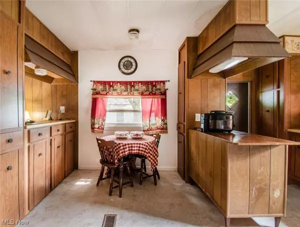 7443 Spillway DR #17, Lisbon, OH 44432