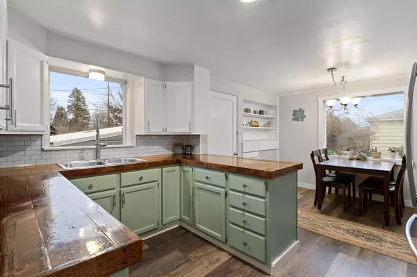 3004 N Maple Rd Rd, Millwood, WA 99206