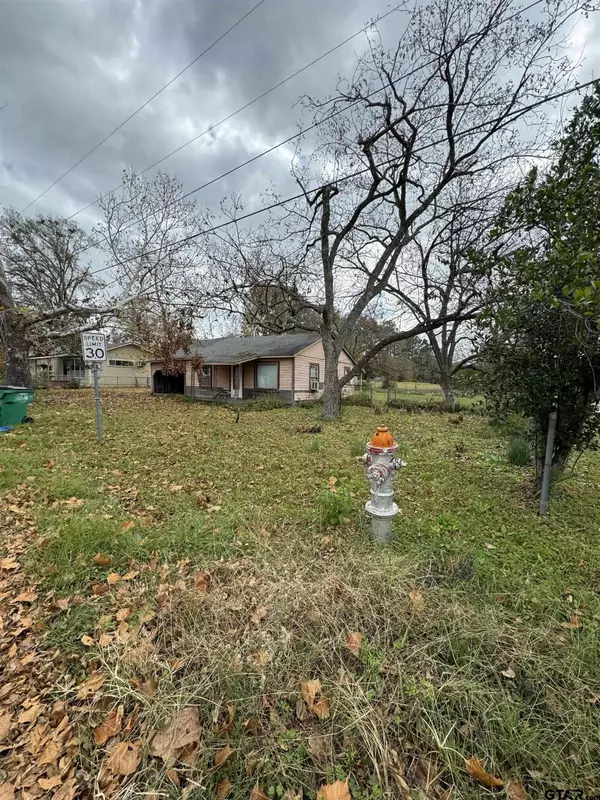 912 W Paschal St, Troup, TX 75789