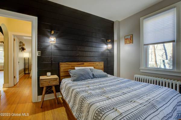 19 Mountain View Avenue, East Greenbush, NY 12061