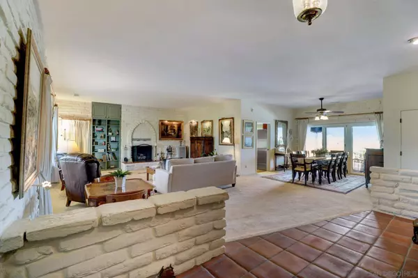 2422 Peet Ln, Escondido, CA 92025