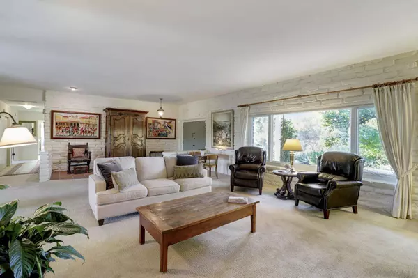 2422 Peet Ln, Escondido, CA 92025